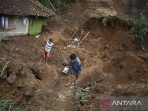 Tujuh rumah terdampak longsor di Lembang
