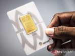 Emas Antam pada Sabtu merosot Rp20.000 ke angka Rp1,871 juta per gram